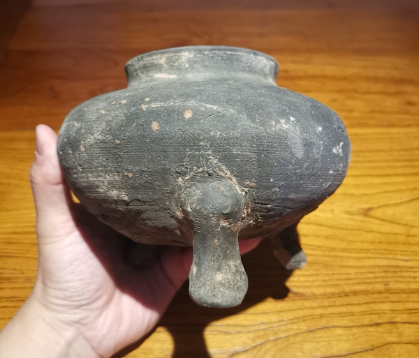 古玩陶瓷漢灰陶鼎式三足爐拍賣,當前價格250元