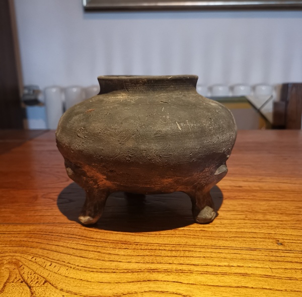 古玩轉(zhuǎn)賣漢灰陶鼎式三足爐拍賣，當前價格528元