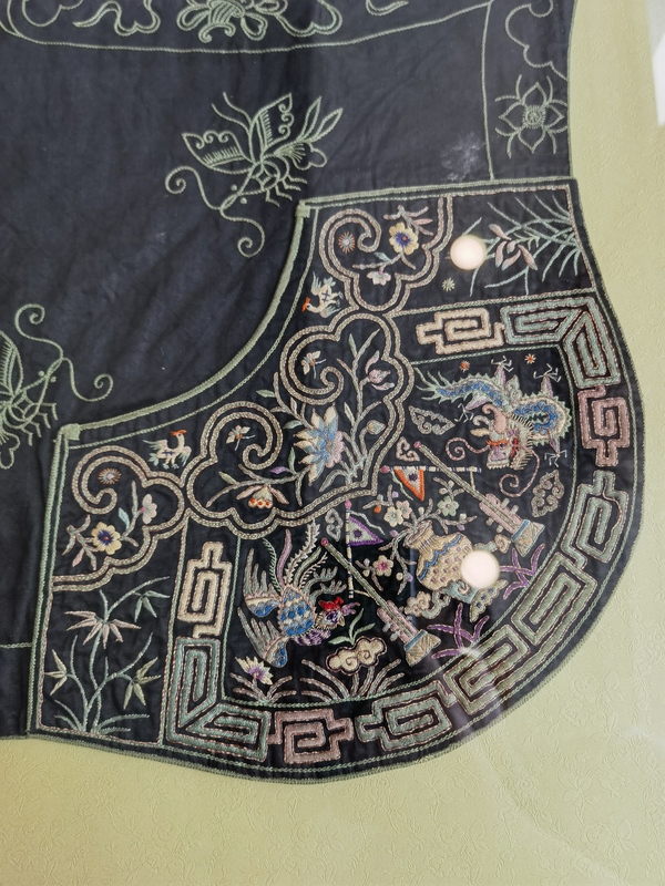 古玩雜項晚清刺繡肚兜拍賣，當前價格1500元