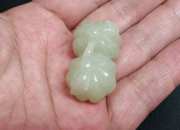 古玩玉器和田玉雕“南瓜”掛件拍賣,當前價格380元
