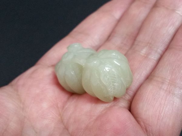 古玩玉器和田玉雕“南瓜”掛件拍賣,當前價格380元