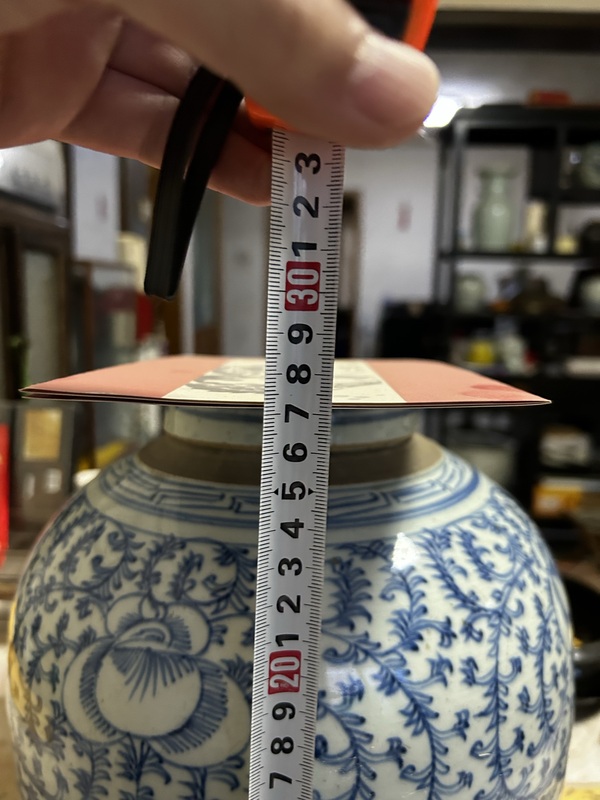 古玩陶瓷青花纏枝花卉紋蓋罐拍賣，當(dāng)前價(jià)格1500元