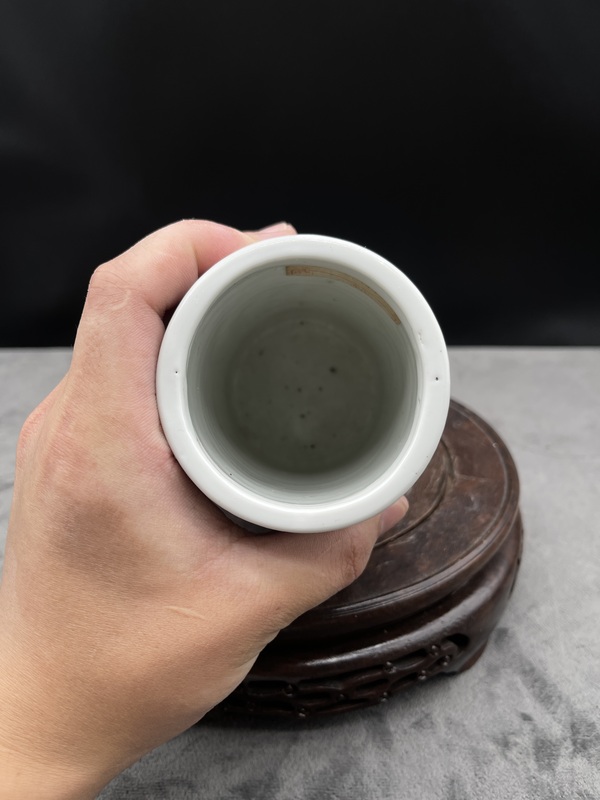 古玩陶瓷山水紋青花筆筒拍賣(mài),當(dāng)前價(jià)格2600元