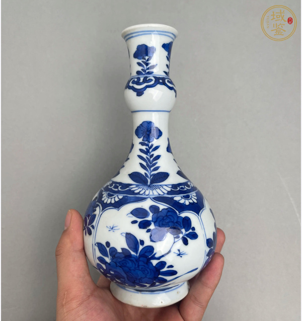 古玩陶瓷青花花卉紋蒜頭瓶真品鑒賞圖