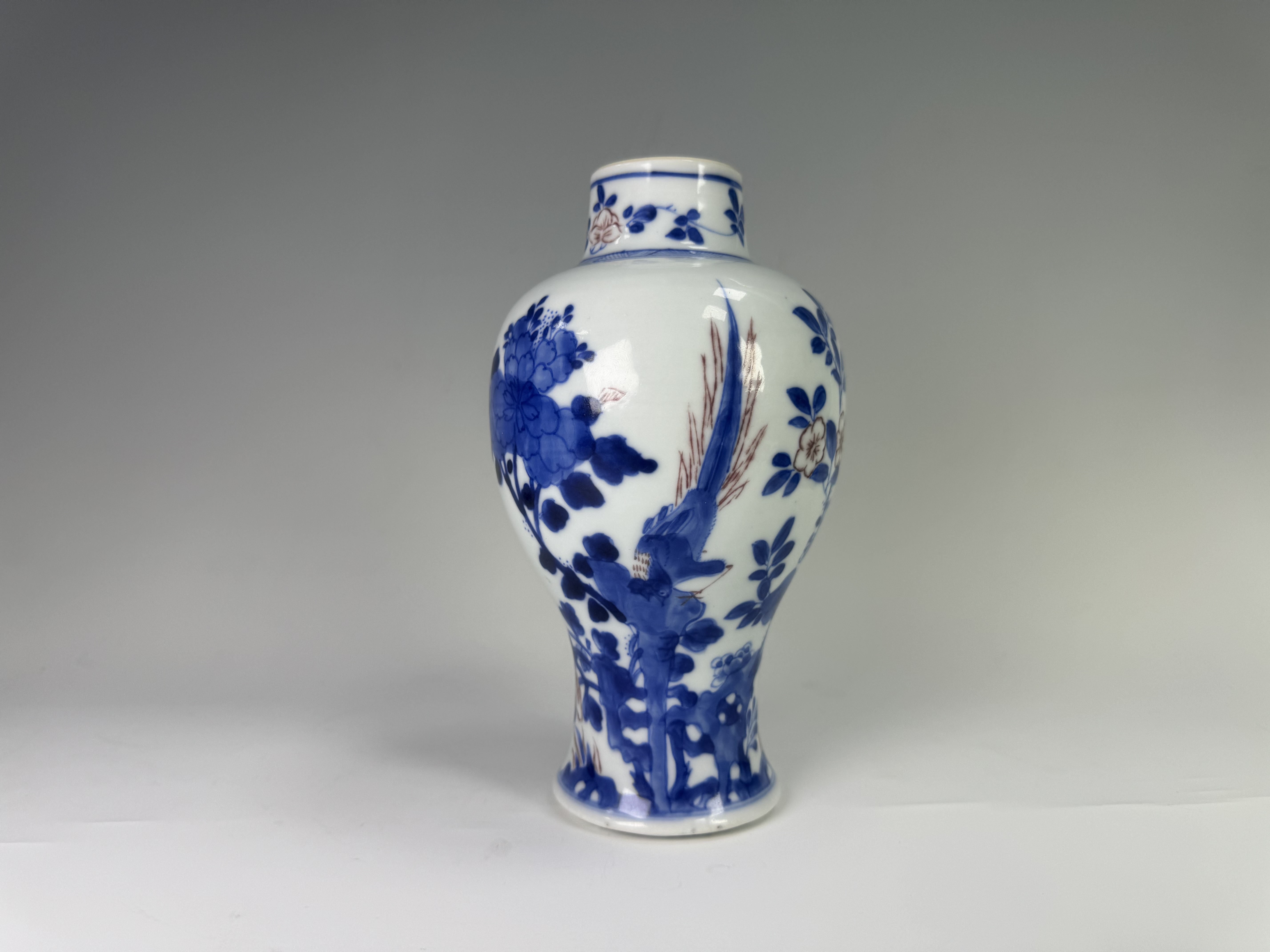 域鉴古玩】清康熙·青花釉里红花鸟瓶拍卖价格/图片/值多少钱