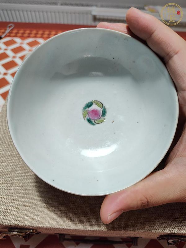 古玩陶瓷粉彩蟲草紋茶碗真品鑒賞圖