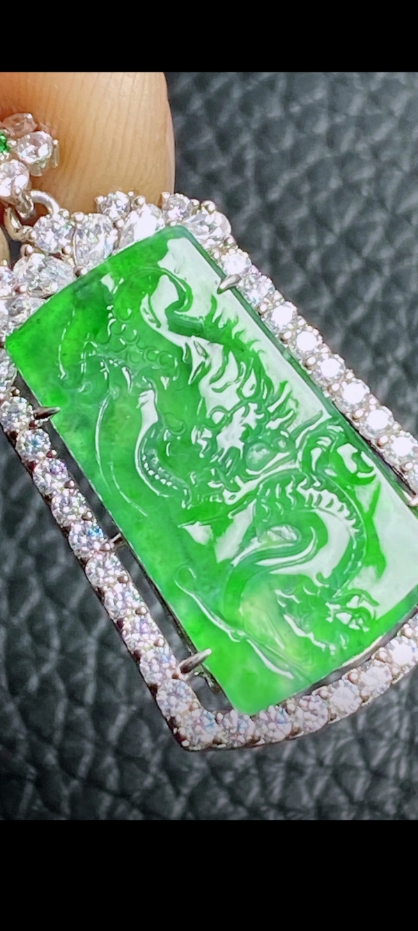 古玩玉器天然翡翠龍紋掛件拍賣,當(dāng)前價(jià)格1698元