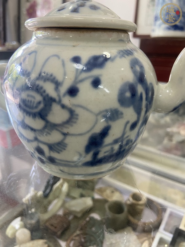 古玩陶瓷花卉紋青花執(zhí)壺真品鑒賞圖