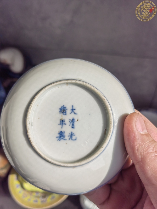 古玩陶瓷青花加彩盤真品鑒賞圖