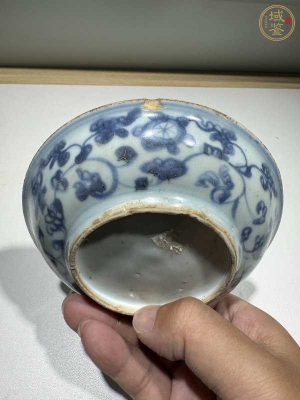 古玩陶瓷青花纏枝花卉紋盤真品鑒賞圖