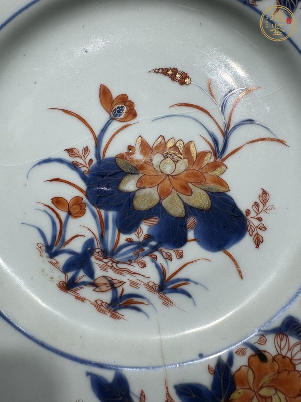 古玩陶瓷青花礬紅花卉紋折沿盤真品鑒賞圖