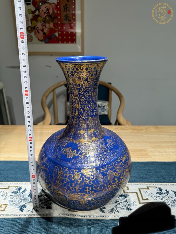 古玩陶瓷霽藍釉描金纏枝花卉壽字紋賞瓶真品鑒賞圖