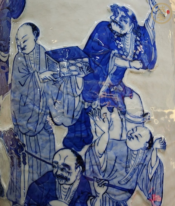 古玩陶瓷清中期哥釉青花十八羅漢紋直口瓶真品鑒賞圖