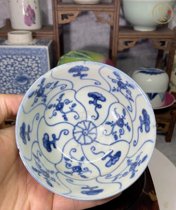 古玩陶瓷青花靈芝花卉紋茶碗真品鑒賞圖