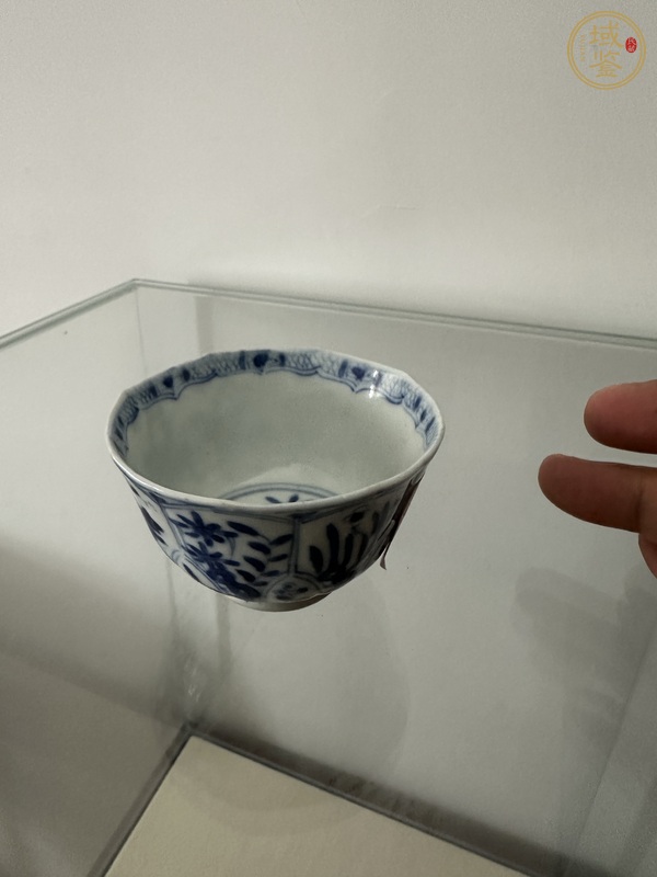 古玩陶瓷青花洞石花卉紋花口杯真品鑒賞圖