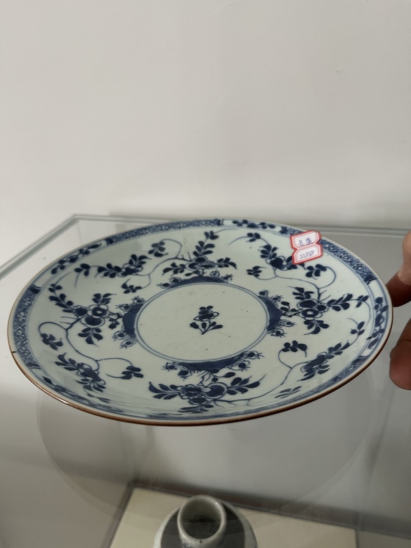 古玩陶瓷外紫金釉內青花花卉紋盤拍賣,當前價格2980元