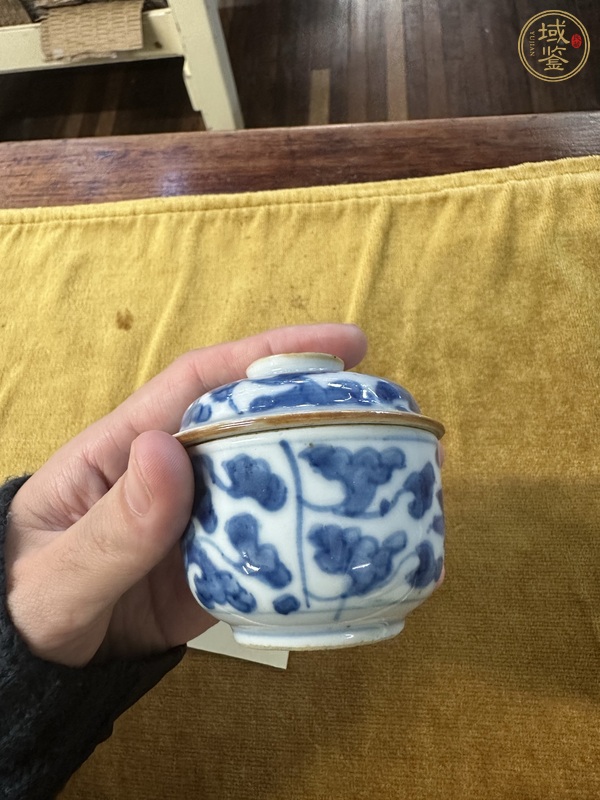 古玩陶瓷青花纏枝花卉紋蓋缸真品鑒賞圖