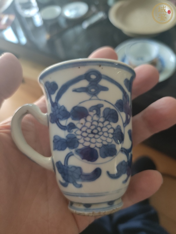 古玩陶瓷青花纏枝花卉紋茶杯真品鑒賞圖