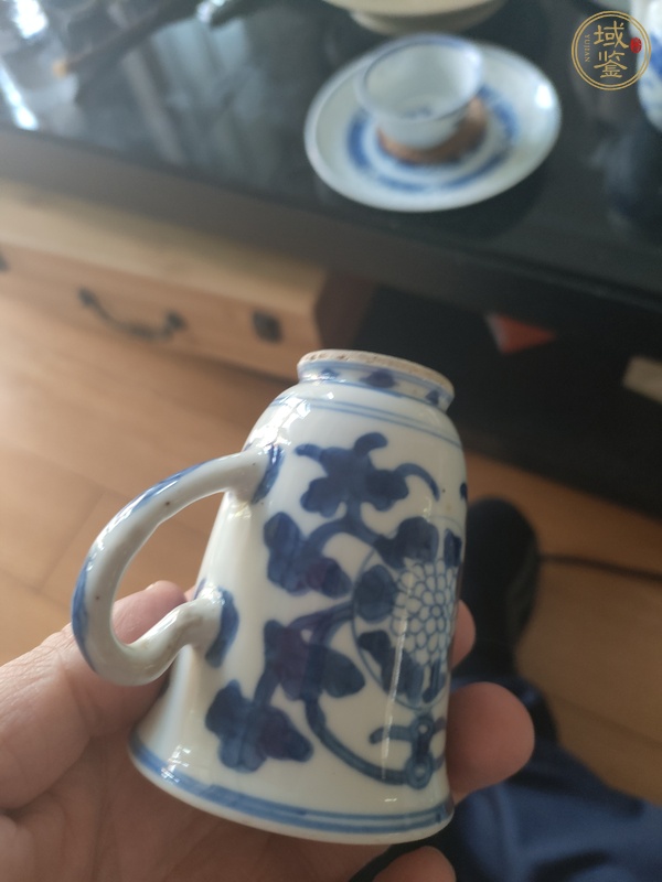 古玩陶瓷青花纏枝花卉紋茶杯真品鑒賞圖