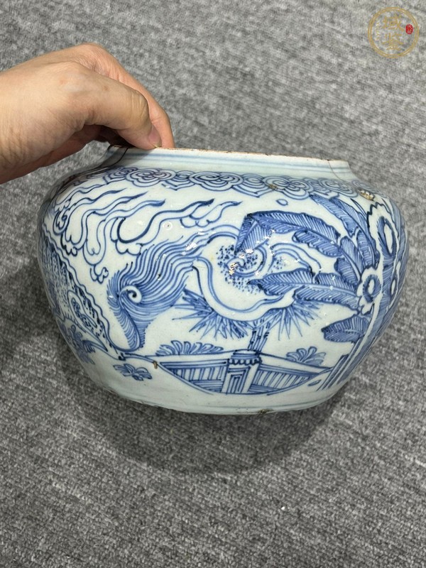 古玩陶瓷青花鐵線描瑞獸芭蕉蓋罐真品鑒賞圖