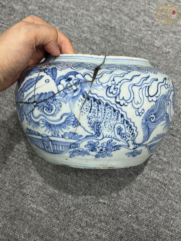 古玩陶瓷青花鐵線描瑞獸芭蕉蓋罐真品鑒賞圖