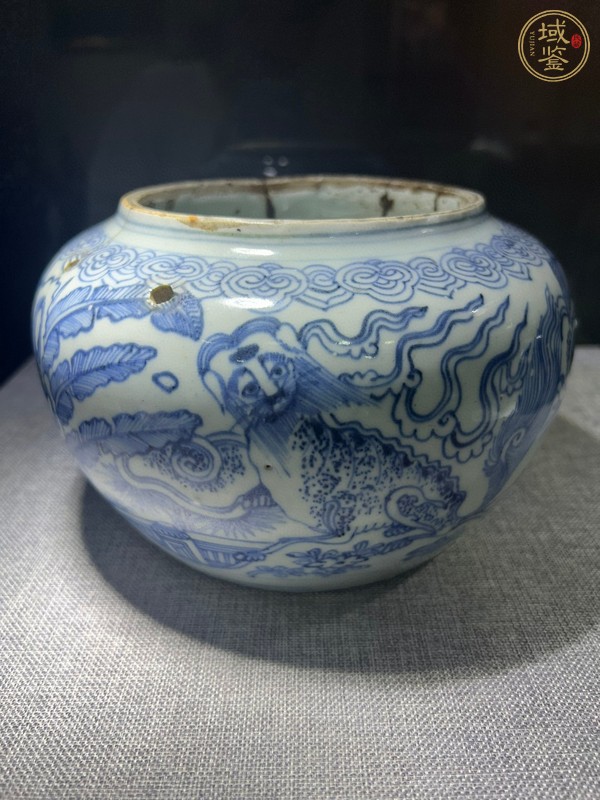 古玩陶瓷青花鐵線描瑞獸芭蕉蓋罐真品鑒賞圖