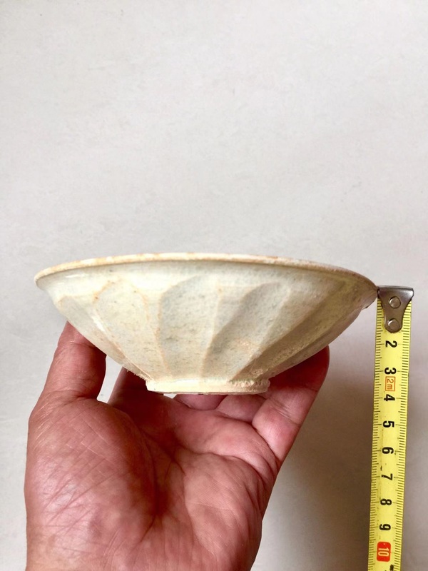 古玩陶瓷青白釉刻仰蓮紋斗笠碗拍賣,當前價格2600元