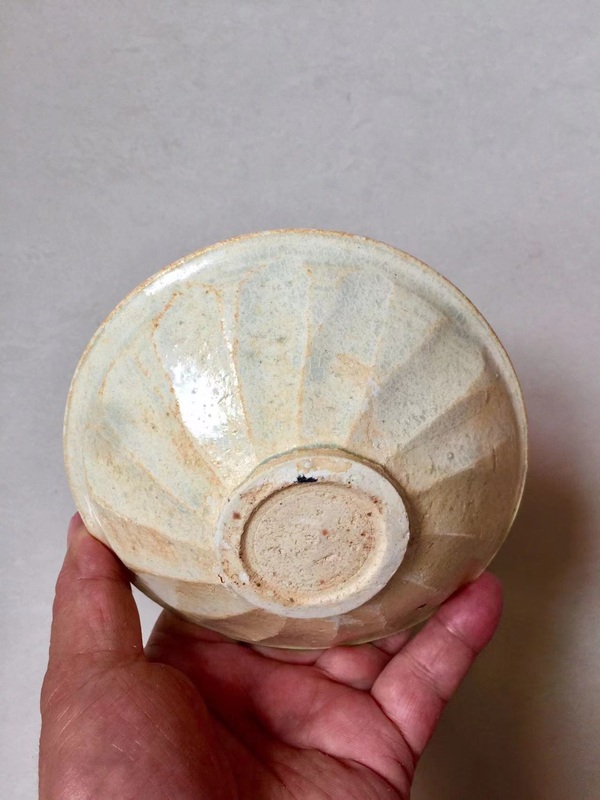 古玩陶瓷青白釉刻仰蓮紋斗笠碗拍賣,當前價格2600元