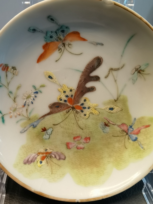 古玩陶瓷光緒本朝粉彩蝶戀花紋盤拍賣,當(dāng)前價(jià)格880元