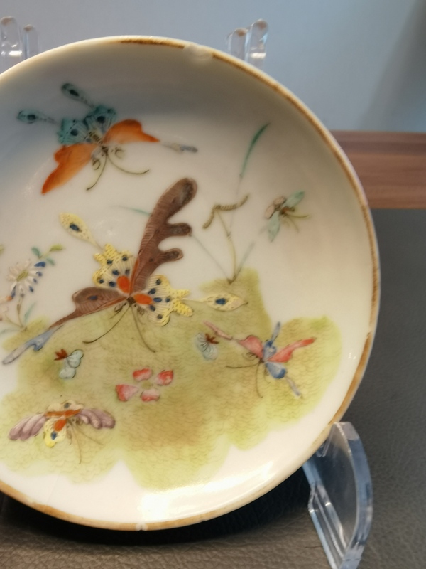 古玩陶瓷光緒本朝粉彩蝶戀花紋盤拍賣,當(dāng)前價(jià)格880元
