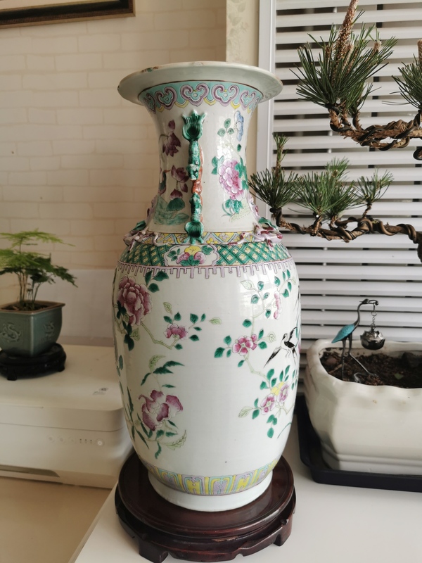 古玩陶瓷花鳥紋粉彩瓶拍賣，當(dāng)前價(jià)格3260元