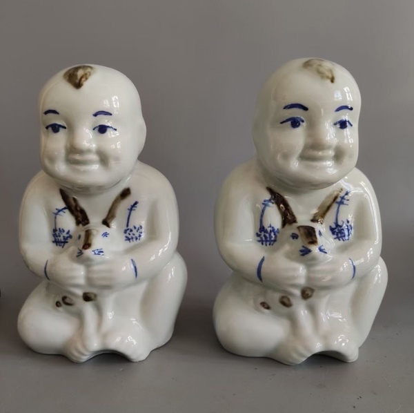 古玩轉(zhuǎn)賣【鳳麟齋】醴陵抱兔瓷娃娃拍賣,當(dāng)前價(jià)格0元