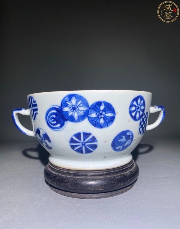 古玩陶瓷(優(yōu)品)晚清·青花皮球花紋雙耳缸拍賣,當(dāng)前價(jià)格3888元