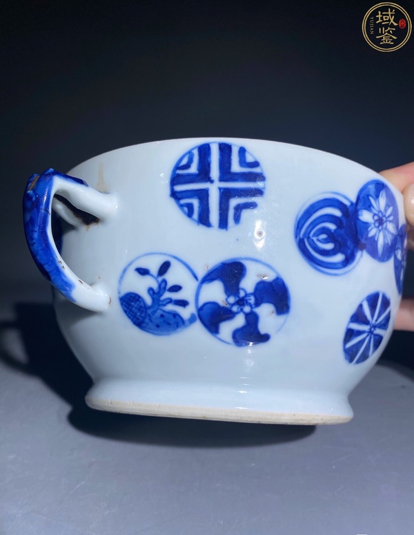 古玩陶瓷(優(yōu)品)晚清·青花皮球花紋雙耳缸拍賣,當(dāng)前價(jià)格3888元