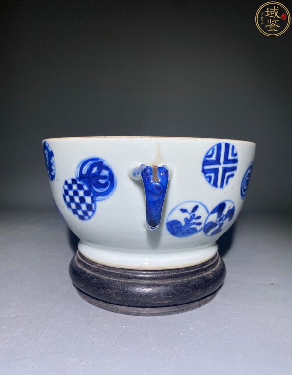 古玩陶瓷(優(yōu)品)晚清·青花皮球花紋雙耳缸拍賣,當(dāng)前價(jià)格3888元