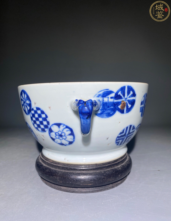 古玩陶瓷(優(yōu)品)晚清·青花皮球花紋雙耳缸拍賣,當(dāng)前價(jià)格3888元
