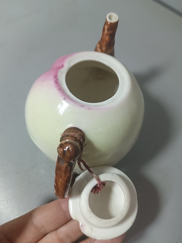 古玩陶瓷粉彩壽桃型茶壺拍賣，當前價格188元