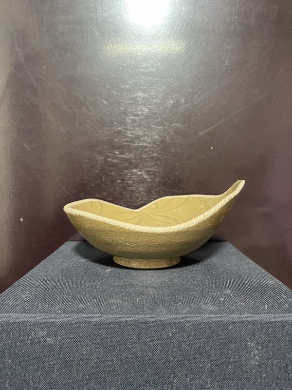 古玩陶瓷宋龍泉黃釉刻花碗拍賣,當前價格1650元