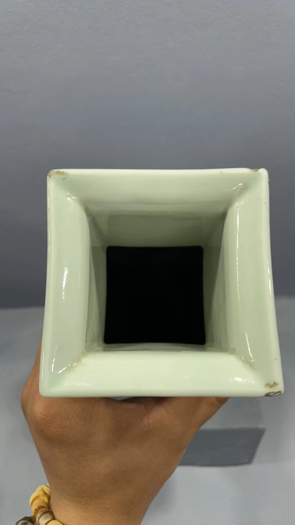 古玩陶瓷無雙譜四方瓶拍賣,當前價格45000元