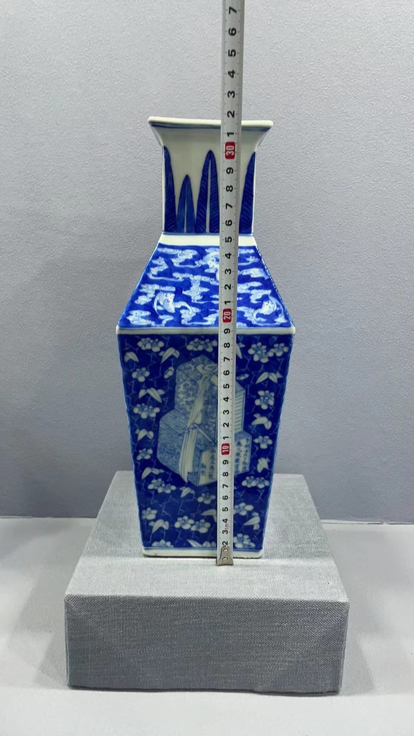 古玩陶瓷無雙譜四方瓶拍賣,當前價格45000元
