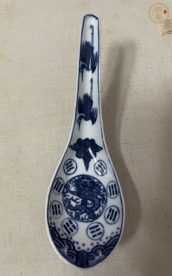 古玩陶瓷青花云鶴八卦龍紋勺真品鑒賞圖