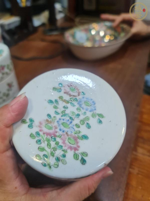 古玩陶瓷粉彩花鳥紋節(jié)盒真品鑒賞圖