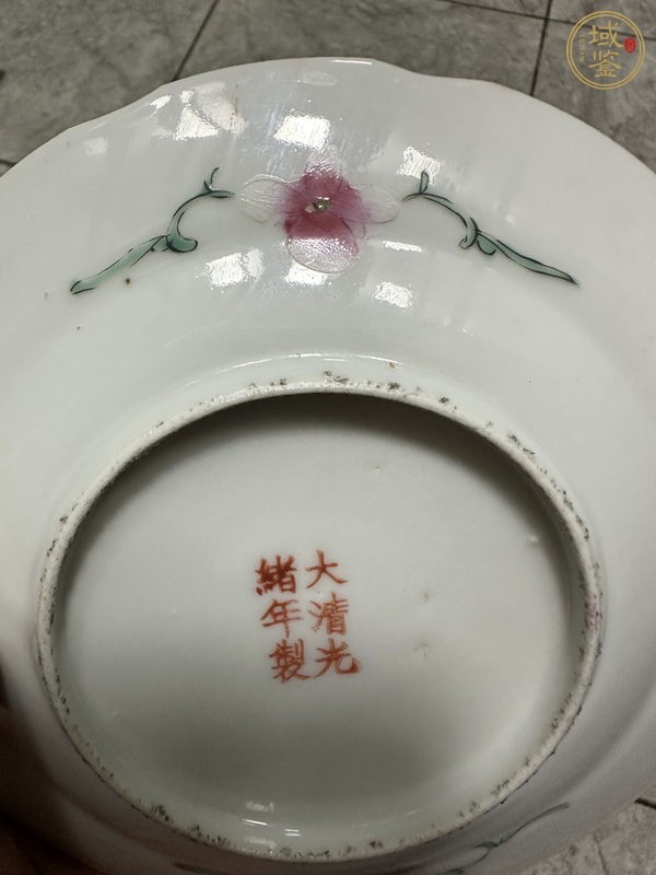 古玩陶瓷粉彩百花不落地紋花口盤真品鑒賞圖