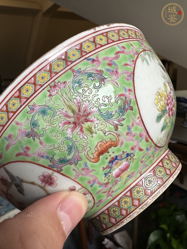 古玩陶瓷粉彩花卉紋茶碗真品鑒賞圖