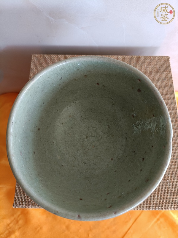 古玩陶瓷龍泉青瓷刻仰蓮紋茶碗真品鑒賞圖