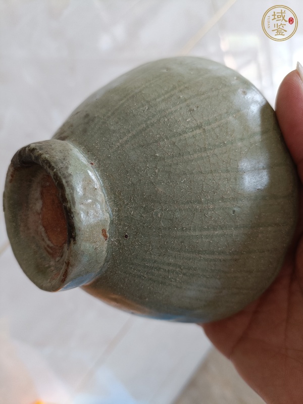 古玩陶瓷龍泉青瓷刻仰蓮紋茶碗真品鑒賞圖