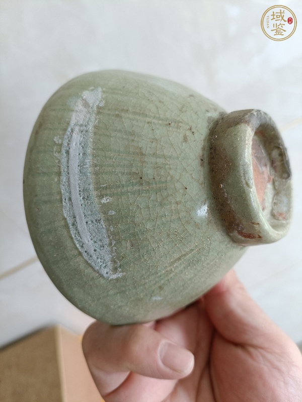 古玩陶瓷龍泉青瓷刻仰蓮紋茶碗真品鑒賞圖