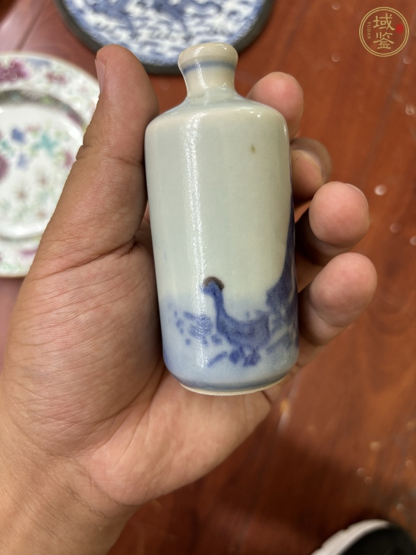 古玩陶瓷青花羲之愛(ài)鵝圖鼻煙壺真品鑒賞圖