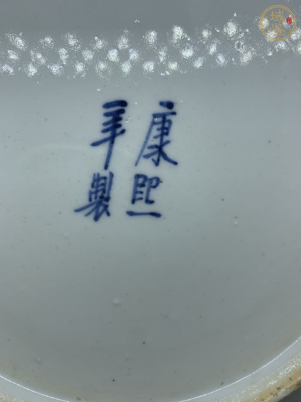 古玩陶瓷花卉紋青花盤真品鑒賞圖