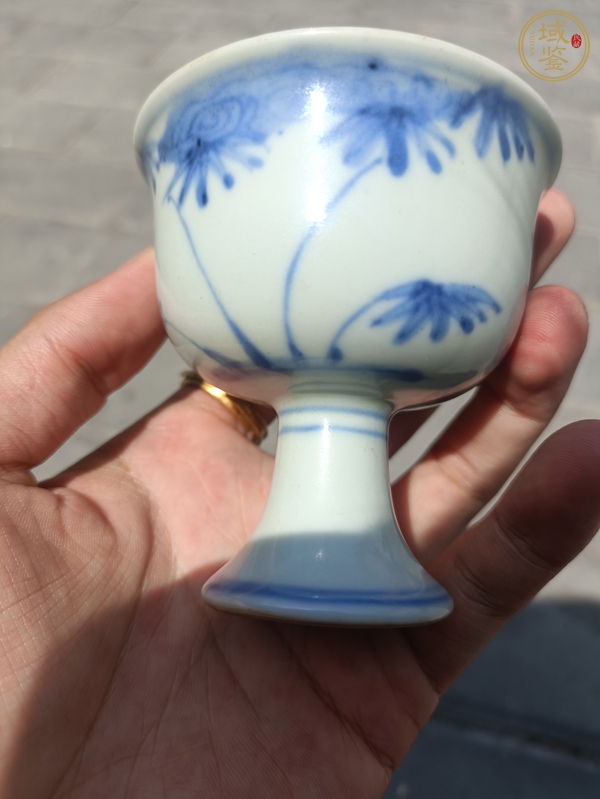 古玩陶瓷日本青花花卉紋高足杯真品鑒賞圖